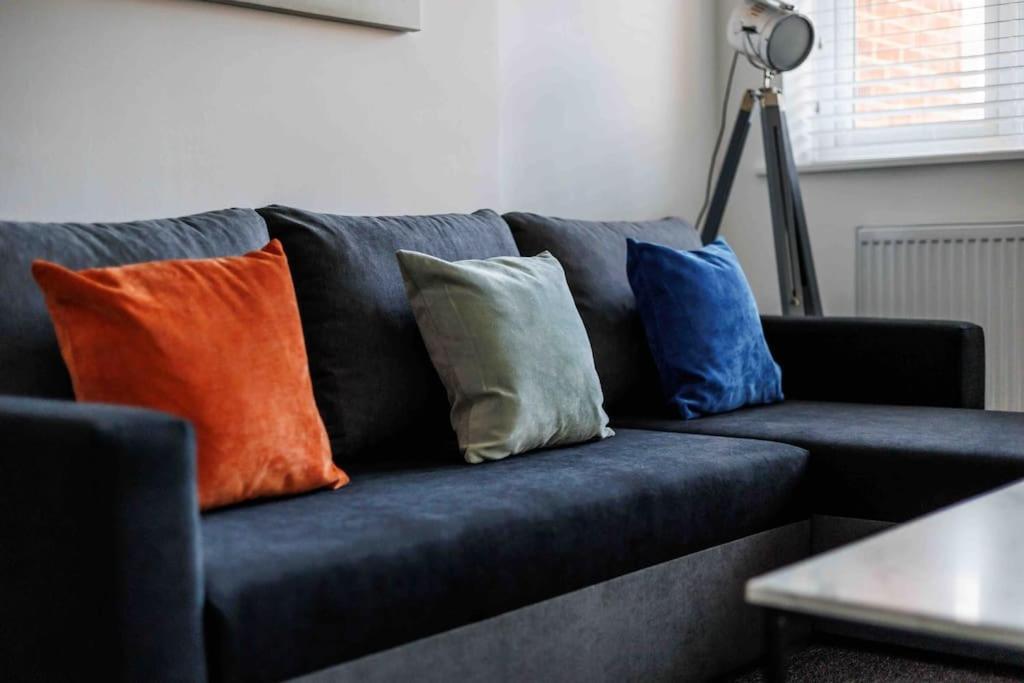 2 Bedroom House-Driveway - Bournemouth Hospital - Long Stay Discounts - Lima Apartments Ltd Екстер'єр фото