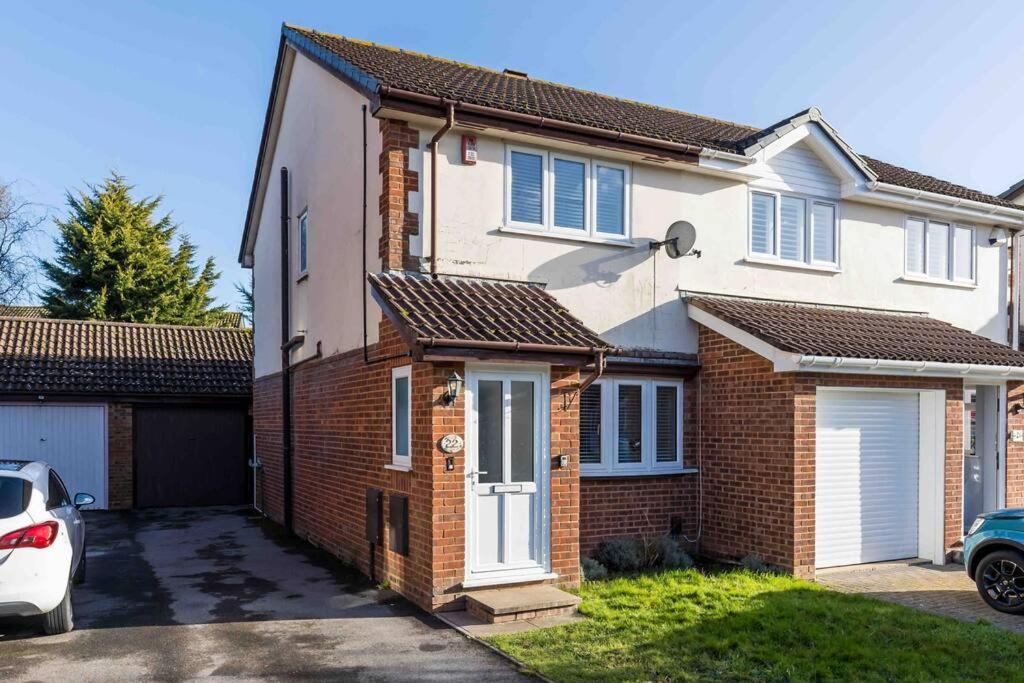 2 Bedroom House-Driveway - Bournemouth Hospital - Long Stay Discounts - Lima Apartments Ltd Екстер'єр фото