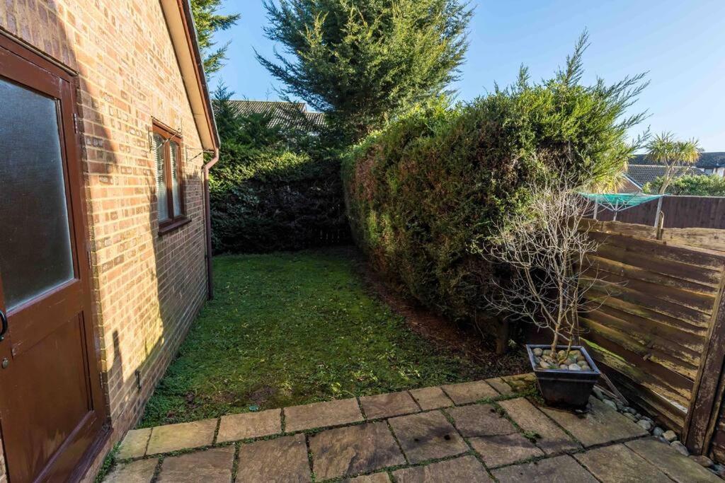 2 Bedroom House-Driveway - Bournemouth Hospital - Long Stay Discounts - Lima Apartments Ltd Екстер'єр фото